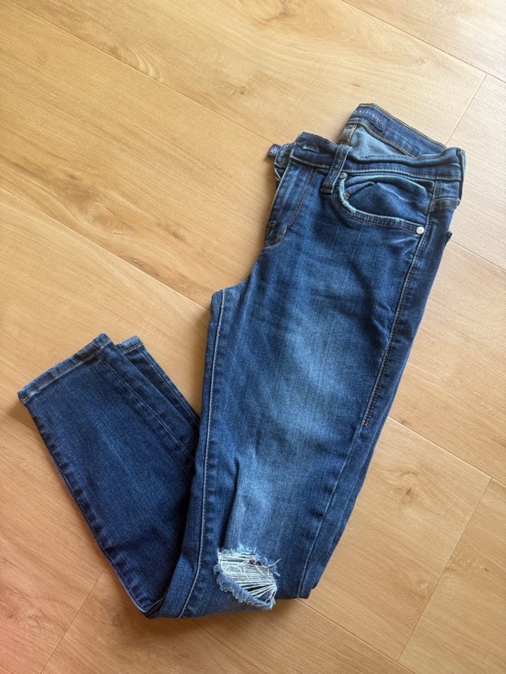 Rock & Republic Mid to Dark Blue Skinny Jeans with Knee Distress